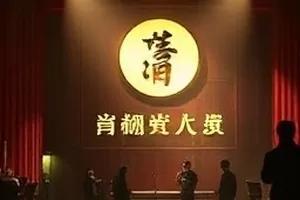 剧集二楼靠窗咖啡馆二楼窗边座位的封面画面